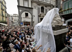 Il Corpo di Napoli: un dialogo pubblico tra effimero e permanente